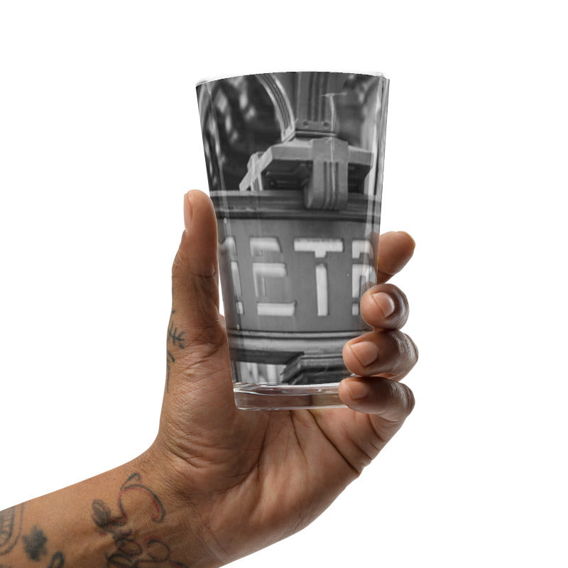 FREE INSPIRATION PARIS Shaker pint glass